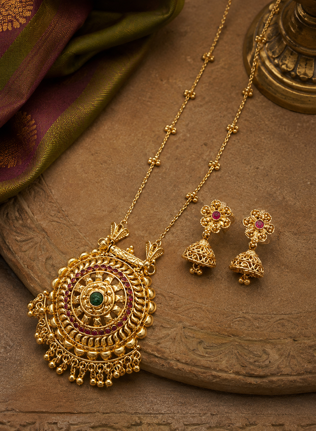 Green Accent Round Gold Tone Pendant Necklace Set