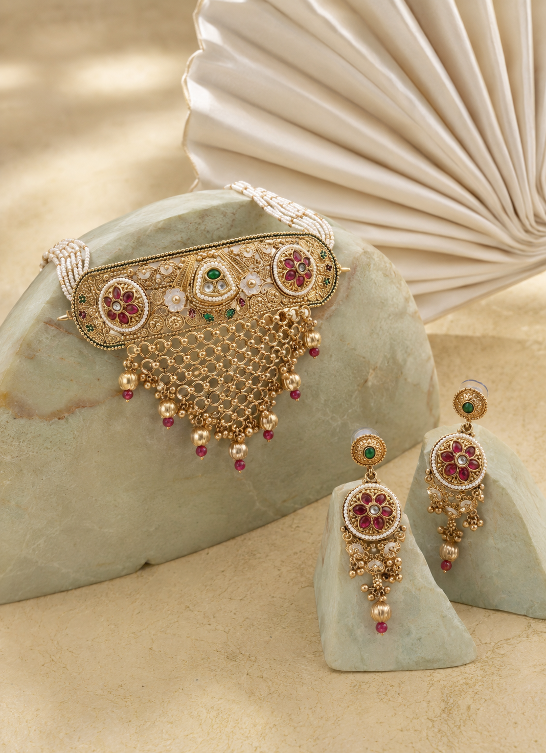 Rajwadi Heart-Frame Kundan Choker Set